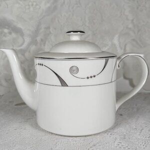 ROYAL DOULTON Trendsetter Fine Bone China Teapot & Lid –Modern Scroll & Platinum